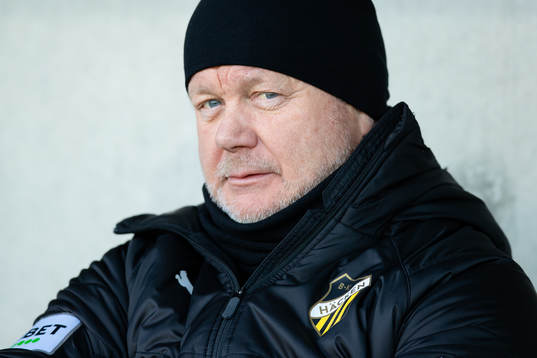 Häckens tränare Per-Mathias Høgmo innan  fotbollsmatchen