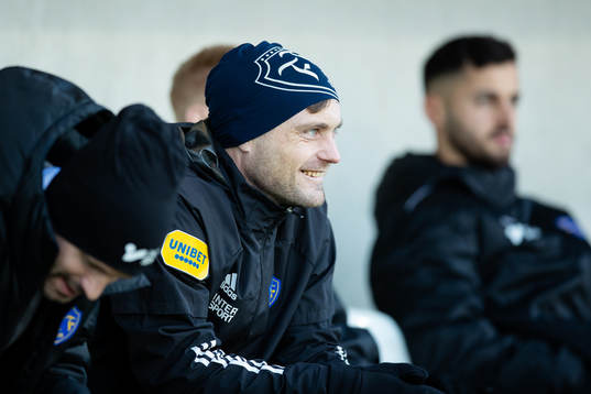 Falkenbergs assisterande Tobias Tuvesson innan