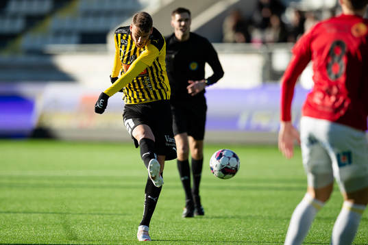 Häckens Johan Hammar skjuter 5-0
