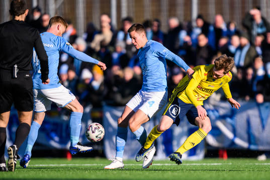 Malmö FFs Niklas Moisander och Ängelholms Edvin Nilsson