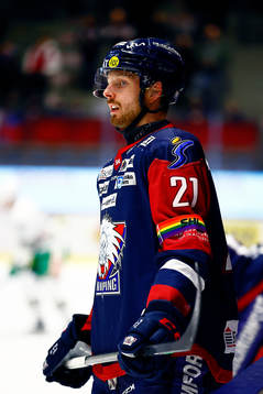 Linköpings Christoffer Ehn med pride-band