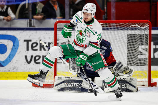 Rögles Anton Bengtsson styr in sitt tredje mål 1-3