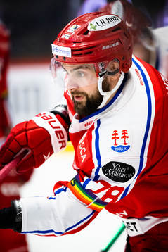 Timrås Robin Hanzl med Pride armbindel