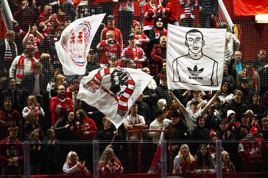 Timråpubliken med Jeremy Boyce-Rotevall tifo