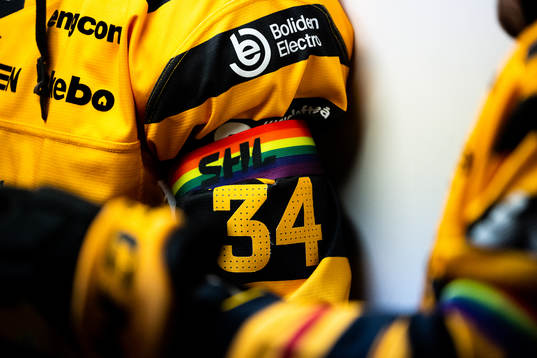 Skellefteåspelare med prideband