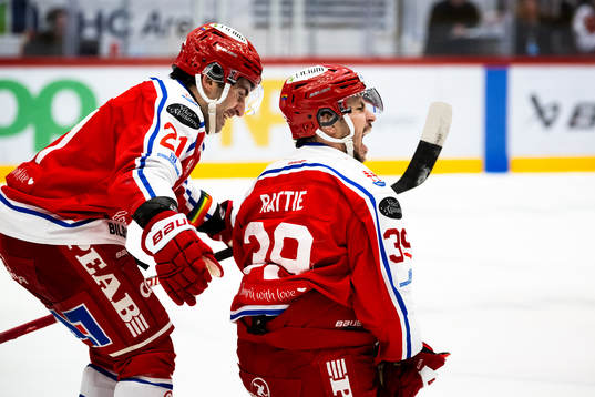 Timrås Joey LaLeggia och Ty Rattie jublar