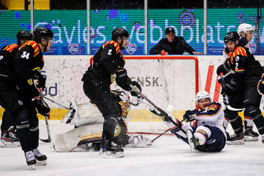 Brynäs målvakt Veini Vehviläinen och Djurgårdens Rhett