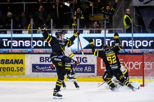 Västerås Filip Wiberg jublar