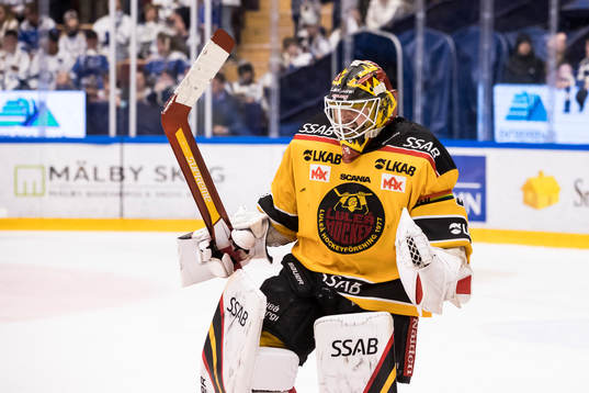 Luleås målvakt Joel Lassinantti jublar