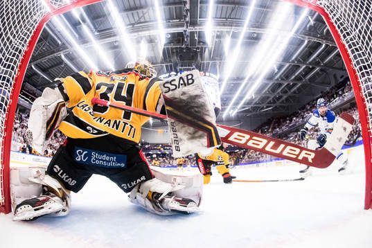Luleås målvakt Joel Lassinantti och Leksands Marek Hrivik