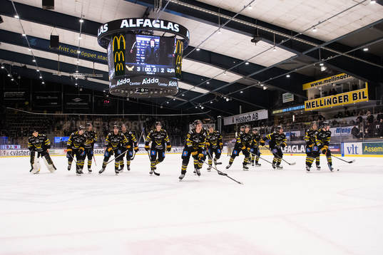 Västerås spelare jublar