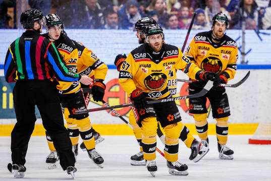 Luleås Linus Omark jublar