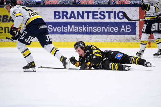 Västerås Gabriel Kangas har ont