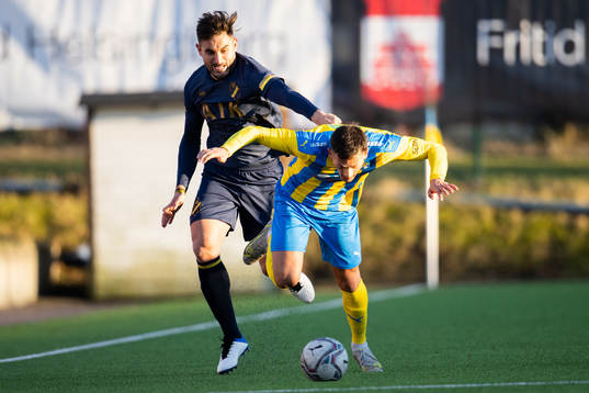 s Sotirios Papagiannopoulos trycker Eskilsminnes Noor Jassem