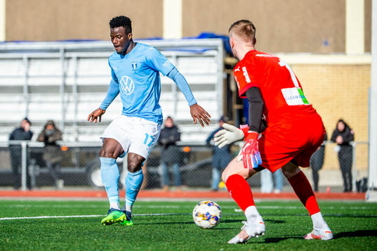 Malmö FFs Malik Abubakari mot BK Olympics målvakt Jesper