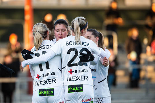 Växjös Evelyn Ijeh jublar