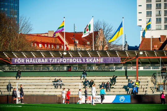 Ukrainska flaggan vajade på Malmö IP