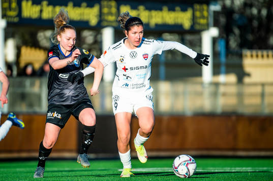 Rosengårds Loreta Kullashi mot Växjös Sophia Redenstrand