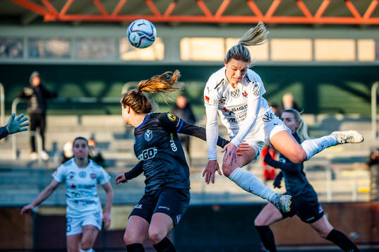 Rosengårds Mimmi Larsson mot Växjös Thea Birgerud