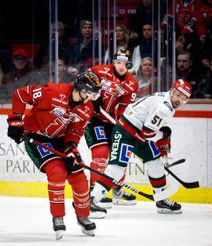 Örebros Robin Kovacs och Frölundas Mats Rosseli Olsen