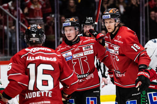Örebros Linus Öberg och Rodrigo Abols jublar