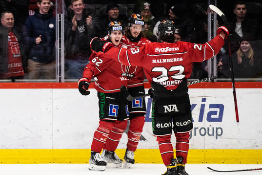 Örebros Robert Leino jublar med Gustav Stjernberg