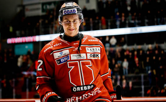 Örebros Robert Leino är glad