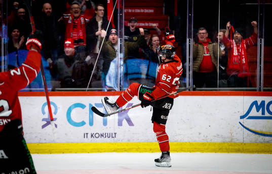 Örebros Robert Leino jublar