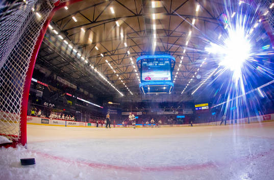 Örebros Emil Larsson gör 4-2 i öppen kasse