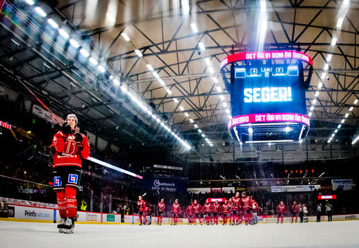 Örebros Robert Leino jublar