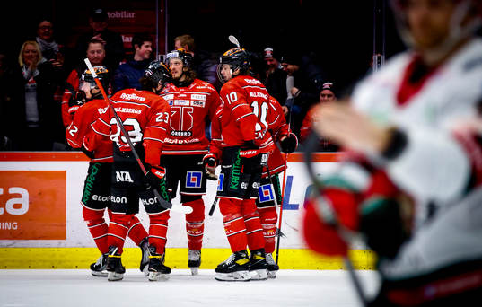 Örebros Robert Leino jublar vid 3-2
