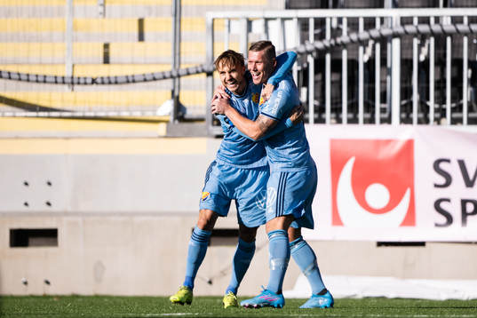 Djurgårdens Victor Edvardsen och Pierre Bengtsson jublar