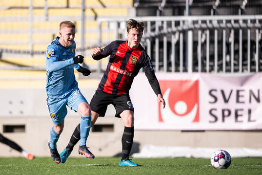 Djurgårdens Kalle Holmberg och Brommapojkarnas Robin Frej