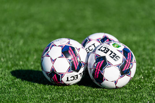 Fotbollar före fotbollsmatchen i Svenska Cupen mellan