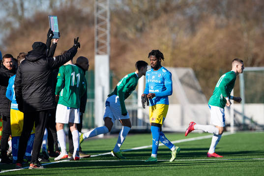Halmstads Joseph Baffo lämnar planen