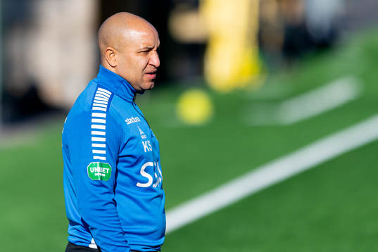 Brages tränare Klebér Saarenpää före fotbollsmatchen i