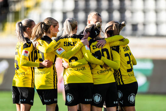 Häckens Elin Rubensson jublar