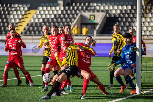 Häckens Luna Nørgaard Gevitz och Örebros Wilma Öhman