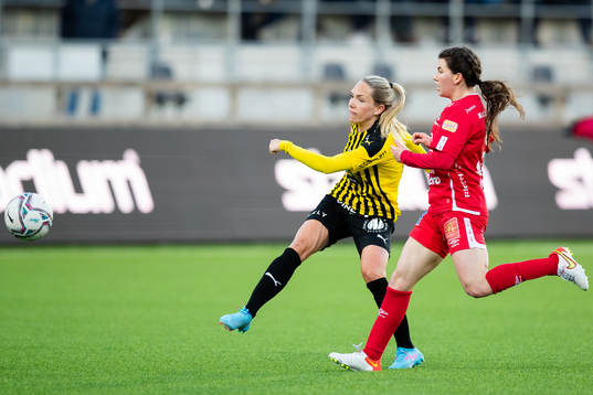 Häckens Elin Rubensson med ett skott