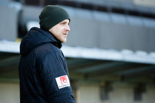 Örebros tränare Rickard Johansson innan fotbollsmatchen i