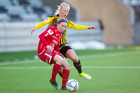 Häckens Molly Johansson och Örebros Heidi Kollanen