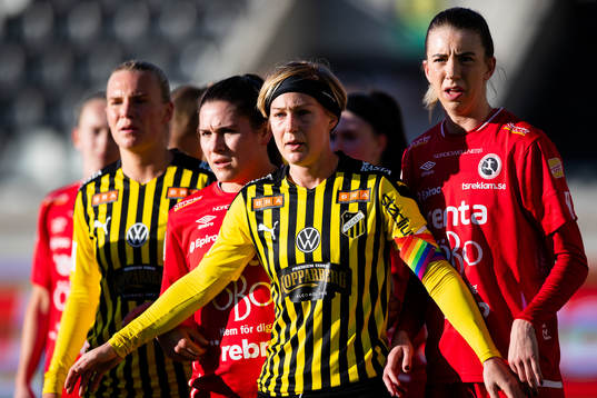 Häckens Luna Nørgaard Gevitz mellan Örebros Carly