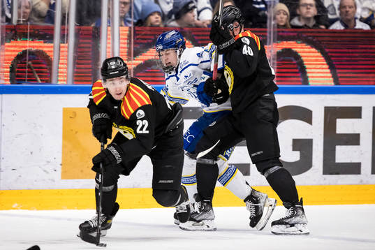 Brynäs Adam Pettersson och Leksands Kasper Magnussen och