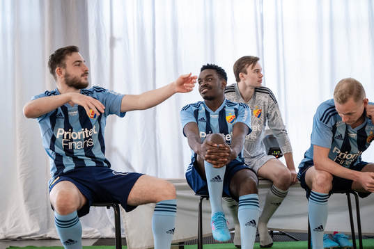 Albion Ademi och Joel Asoro
