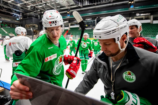 Tony Sund and Cam Abbott, head coach of Rögle