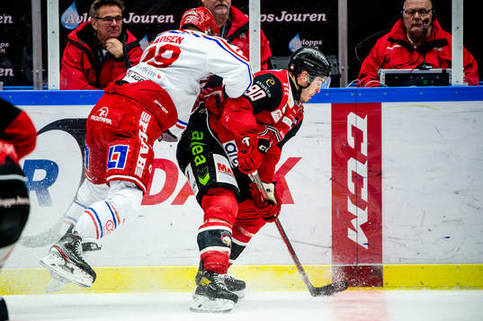 Malmö Redhawks Lance Bouma mot Timrås Morten Madsen