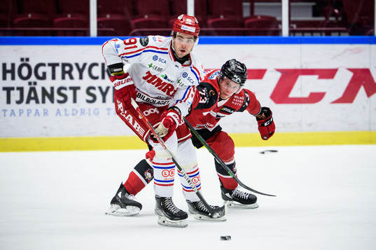 Timrås Viktor Lodin och Malmö Redhawks Adam Ollas Mattsson