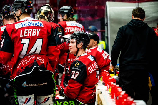 Malmö Redhawks Adam Ollas Mattsson deppar med lagkamraterna