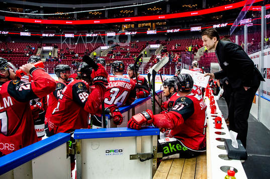 Malmö Redhawks tränare Tomas Kollar tar time out