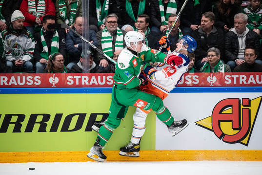 Anton Bengtsson of Rögle and Kylke Platzer of Tappara